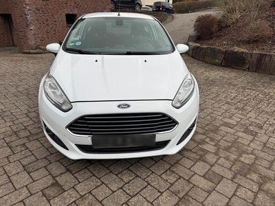 Gebraucht Ford Fiesta 95 PS (69 kW) 2014 Weiß Kleinwagen