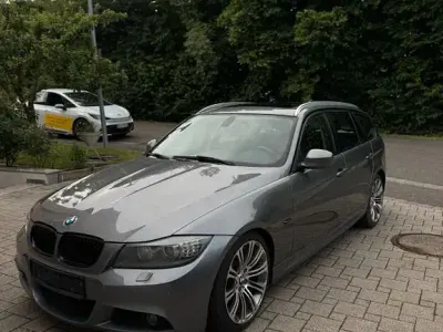 Gebraucht BMW 330 Performance 258 PS (189 kW) 2012 Grau Kombi