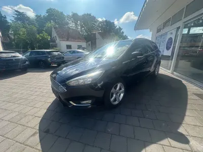 Gebraucht Ford Focus Titanium 120 PS (88 kW) 2017 Schwarz Limousine