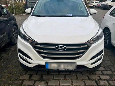 Gebraucht Hyundai Tucson 132 PS (97 kW) 2016 Grau SUV