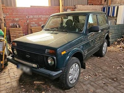 Second-hand Lada niva 83 CP (61 kW) 2011 Verde SUV