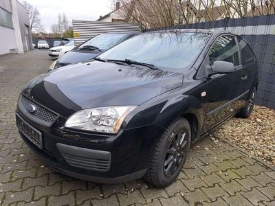Gebraucht Ford Focus Trend 80 PS (58 kW) 2005 Pantherschwarz metallic Limousine
