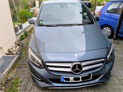 Second-hand Mercedes B220 177 CP (130 kW) 2014 Albastru Monovolum