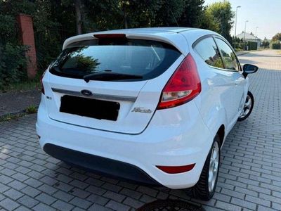 Gebraucht Ford Fiesta Trend 69 PS (50 kW) 2011 Weiß Kleinwagen