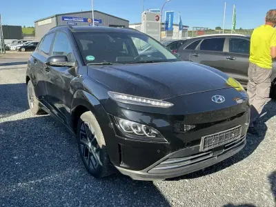 Gebraucht Hyundai Kona Trend 100 kW (136 PS) 2022 Schwarz SUV