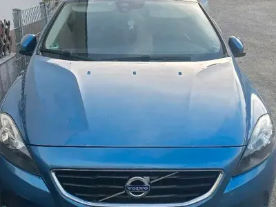 Gebraucht Volvo V40 Summum 150 PS (110 kW) 2016 Blau Kleinwagen