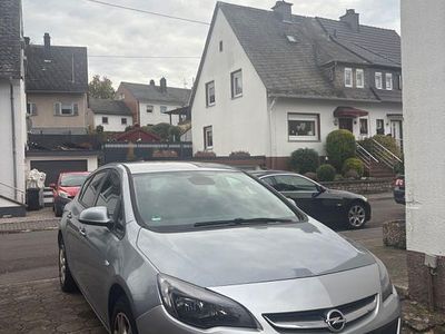 Usata Opel Astra 140 CV (102 kW) 2013 Argento Berlina