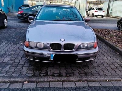 BMW 523