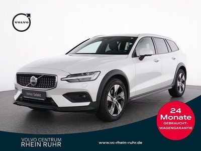 Weiss crystal white pearl / me Gebraucht 2023 Volvo V60 CC Ultimate Kombi | 35.990 € (Guter Preis)