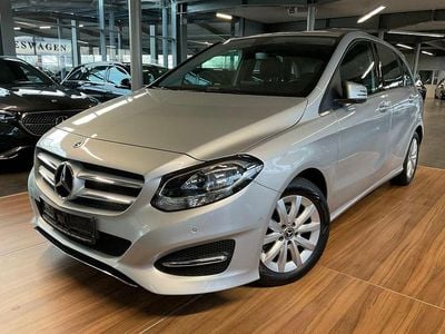 Gebraucht Mercedes B180 Style 122 PS (89 kW) 2017 Polarsilber  metalliclack Van / Kleinbus