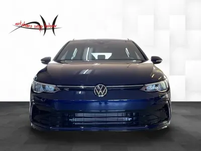 Gebraucht VW Golf VIII R-line 150 PS (110 kW) 2021 Atlantik blue (metallic) Kombi