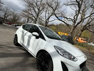 Używany Ford Fiesta Trend 86 KM (63 kW) 2018 Biały Hatchback