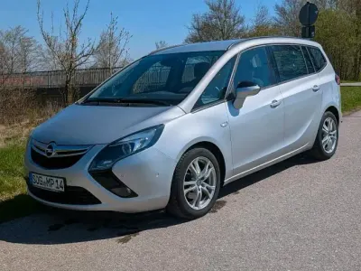 Używany Opel Zafira Tourer 140 KM (102 kW) 2012 Srebrny Minivan