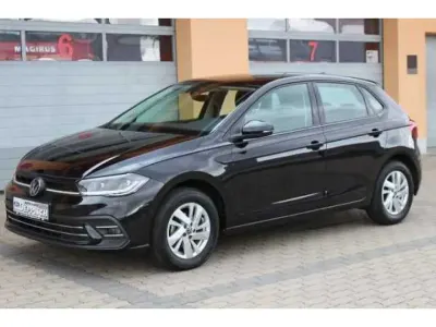 Gebraucht VW Polo Style 95 PS (69 kW) 2023 Deep black perleffekt (metallic) Kleinwagen