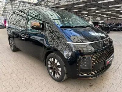 Gebraucht Hyundai Staria Signature 177 PS (130 kW) 2023 Schwarz Van / Kleinbus