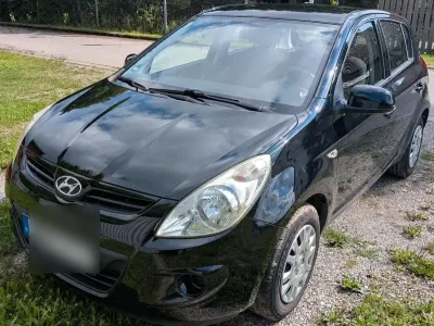 Gebraucht Hyundai i20 75 PS (55 kW) 2011 Schwarz Kleinwagen