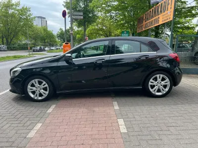 Gebraucht Mercedes A200 136 PS (100 kW) 2017 Schwarz Limousine