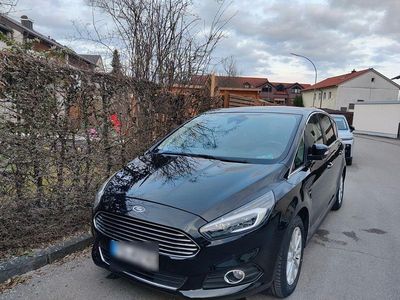 Gebraucht Ford S-MAX Titanium 179 PS (131 kW) 2017 Schwarz Van / Kleinbus
