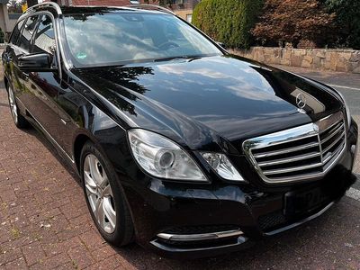 Gebraucht Mercedes E220 170 PS (125 kW) 2011 Schwarz Kombi