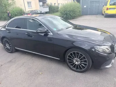 Gebraucht Mercedes E220 194 PS (142 kW) 2019 Schwarz Limousine