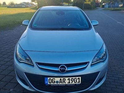 Second-hand Opel Astra Exklusiv 140 CP (102 kW) 2014 Argintiu Berlinǎ