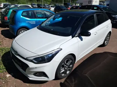 Gebraucht Hyundai i20 Edition 84 PS (61 kW) 2020 Weiß Kleinwagen