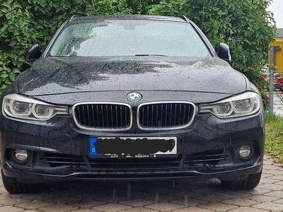 Schwarz Gebraucht 2018 BMW 320 Advantage Kombi | 17.299 € (Fairer Preis)