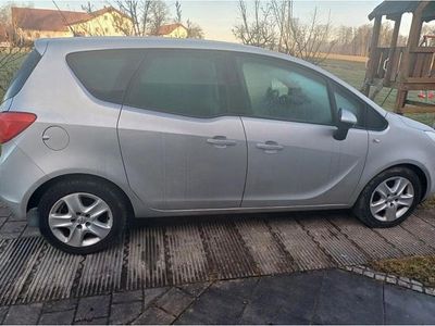 Gebraucht Opel Meriva 101 PS (74 kW) 2011 Silber Van / Kleinbus