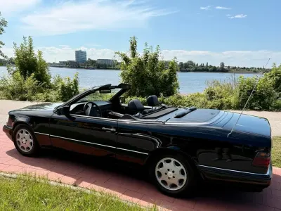 Gebraucht Mercedes E220 150 PS (110 kW) 1994 Schwarz Cabrio