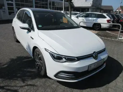 Gebraucht VW Golf VII Style 150 PS (110 kW) 2020 Pure white Limousine