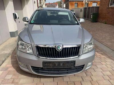 Grau Gebraucht 2012 Skoda Octavia Kombi | 7.690 € (Fairer Preis)