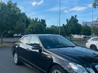 Gebraucht Mercedes E300 204 PS (150 kW) 2012 Schwarz Limousine