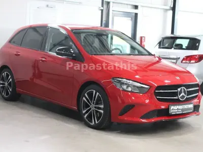 Gebraucht Mercedes B180 116 PS (85 kW) 2019 Rot Kleinwagen