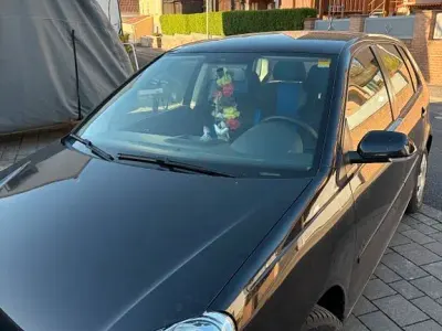 Second-hand VW Polo Comfortline 75 CP (55 kW) 2005 Negru Hatchback