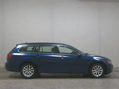 Second-hand VW Passat Business 150 CP (110 kW) 2023 Albastru Break