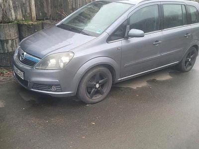Grau Gebraucht 2005 Opel Zafira Van / Kleinbus | 750 € (Guter Preis)