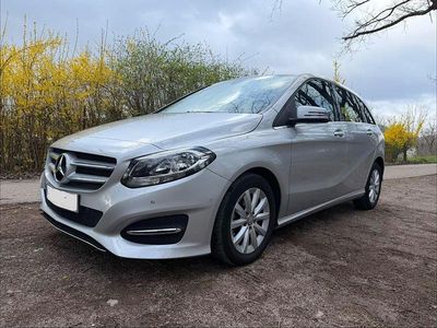 Gebraucht Mercedes B180 Style 122 PS (89 kW) 2016 Silber Van / Kleinbus