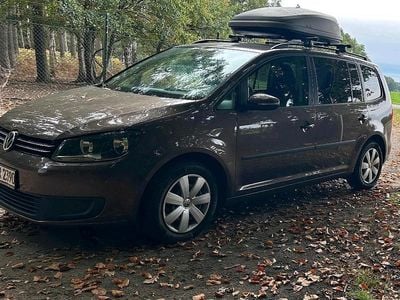 Braun Gebraucht 2010 VW Touran Van / Kleinbus | 6.999 € (Etwas zu teuer)