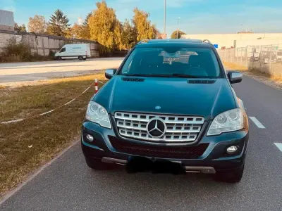 Gebraucht Mercedes ML350 231 PS (169 kW) 2010 Grau SUV