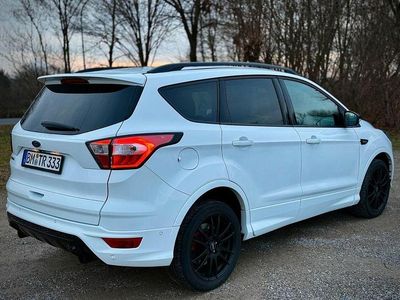 Weiß Gebraucht 2019 Ford Kuga ST-Line SUV | 16.200 € (Fairer Preis)