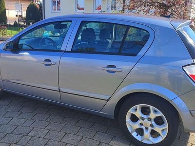 Second-hand Opel Astra 105 CP (77 kW) 2006 Argintiu Berlinǎ