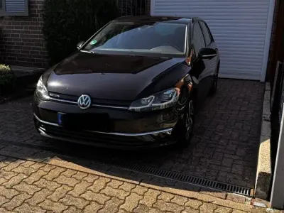 Gebraucht VW Golf VII Join 131 PS (96 kW) 2018 Schwarz Limousine