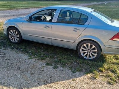 Gebraucht Opel Astra Edition 116 PS (85 kW) 2010 Blau Limousine