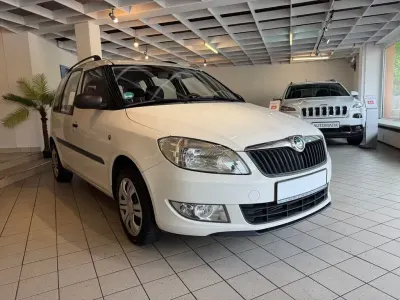 Gebraucht Skoda Roomster Plus Edition 75 PS (55 kW) 2012 Weiß Van / Kleinbus