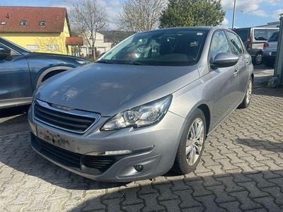 Gebraucht Peugeot 308 Active 116 PS (85 kW) 2014 Silber Limousine