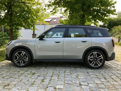 Usata Mini Countryman Classic 150 kW (204 CV) 2025 Argento SUV