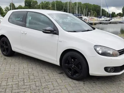 Gebraucht VW Golf VII 105 PS (77 kW) 2012 Weiß Limousine