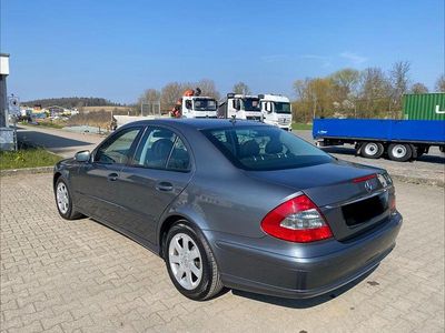 Gebraucht Mercedes E200 184 PS (135 kW) 2007 Blau Limousine