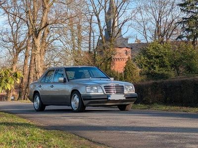 Gebraucht Mercedes E220 AMG 150 PS (110 kW) 1992 Silber Limousine