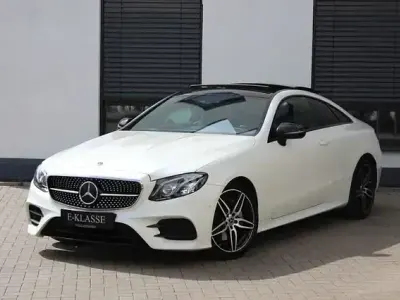 Gebraucht Mercedes E220 AMG 194 PS (142 kW) 2018 Designo diamantweiß bright Coupé